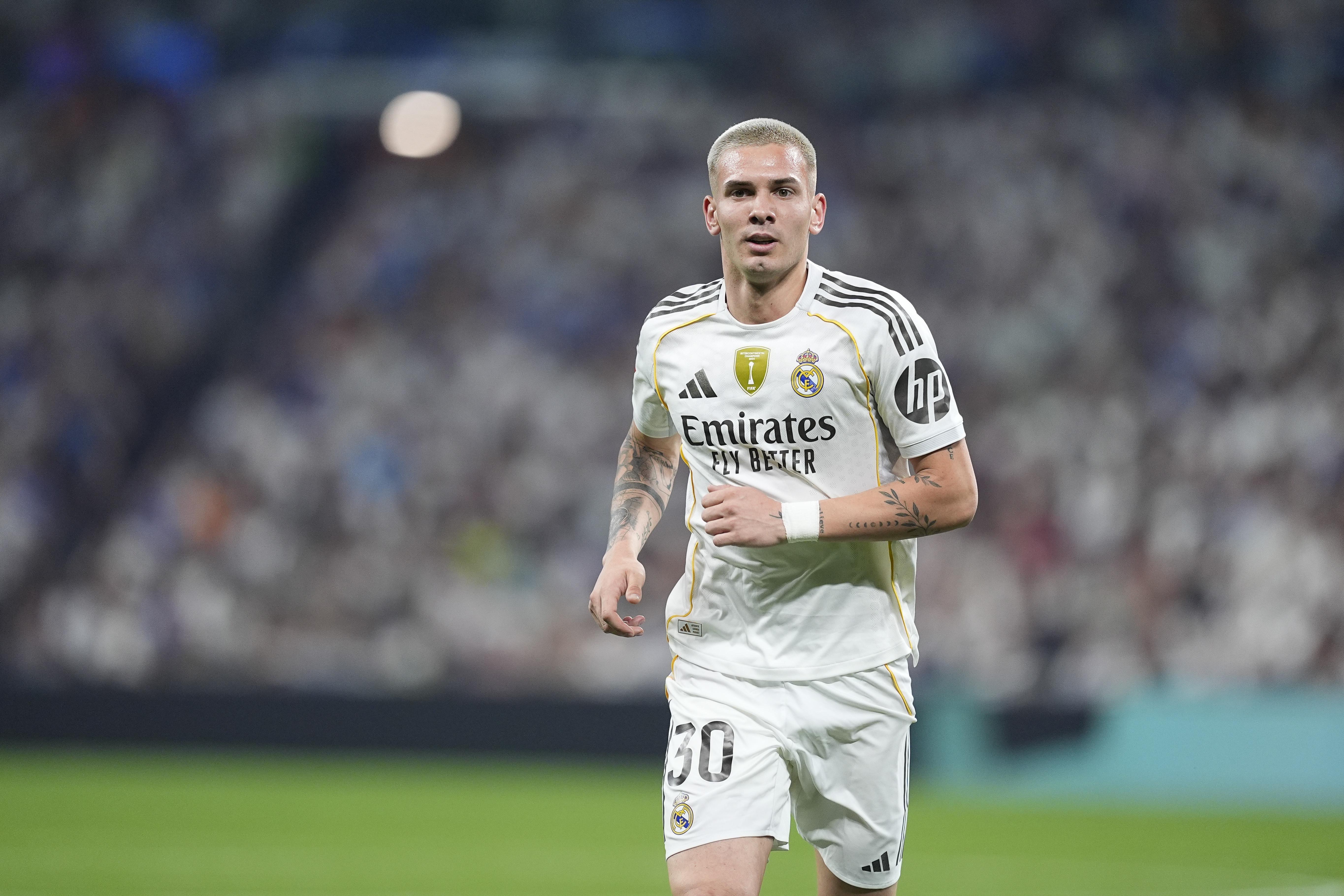 开云体育入口-阿斯：马斯坦托诺提前结束休假回皇马训练，他力争首发和打进首球