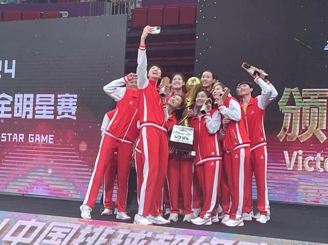 开云体育入口-排超联赛全明星赛圆满落幕 李盈莹、王径一当选MVP