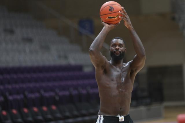 开云app-史蒂芬森将进行个人试训 篮网雄鹿等队将现场考察