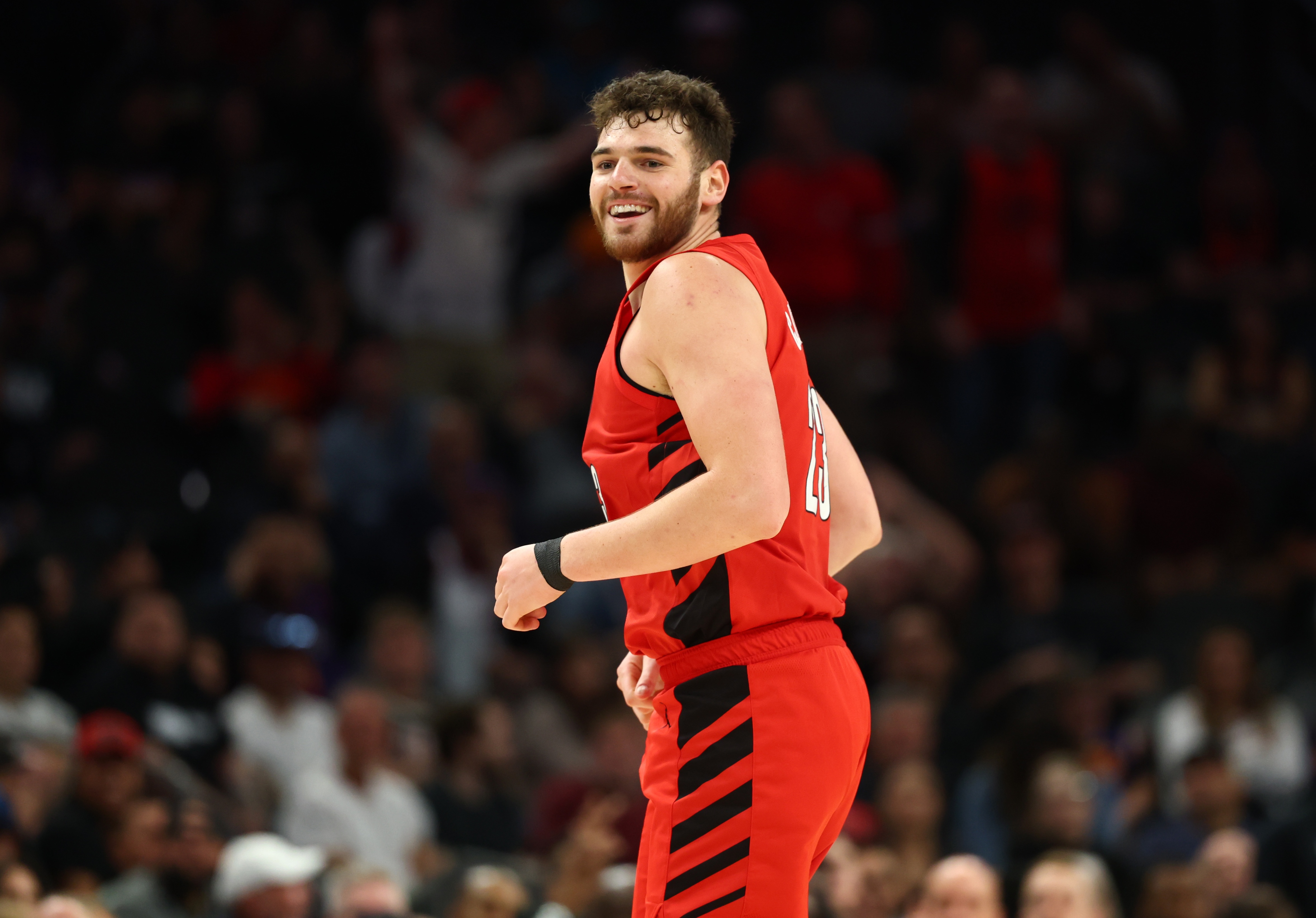 开云app-都挺能抢！克林根11分15板5助3帽&amp;庄神6分17板4助2断