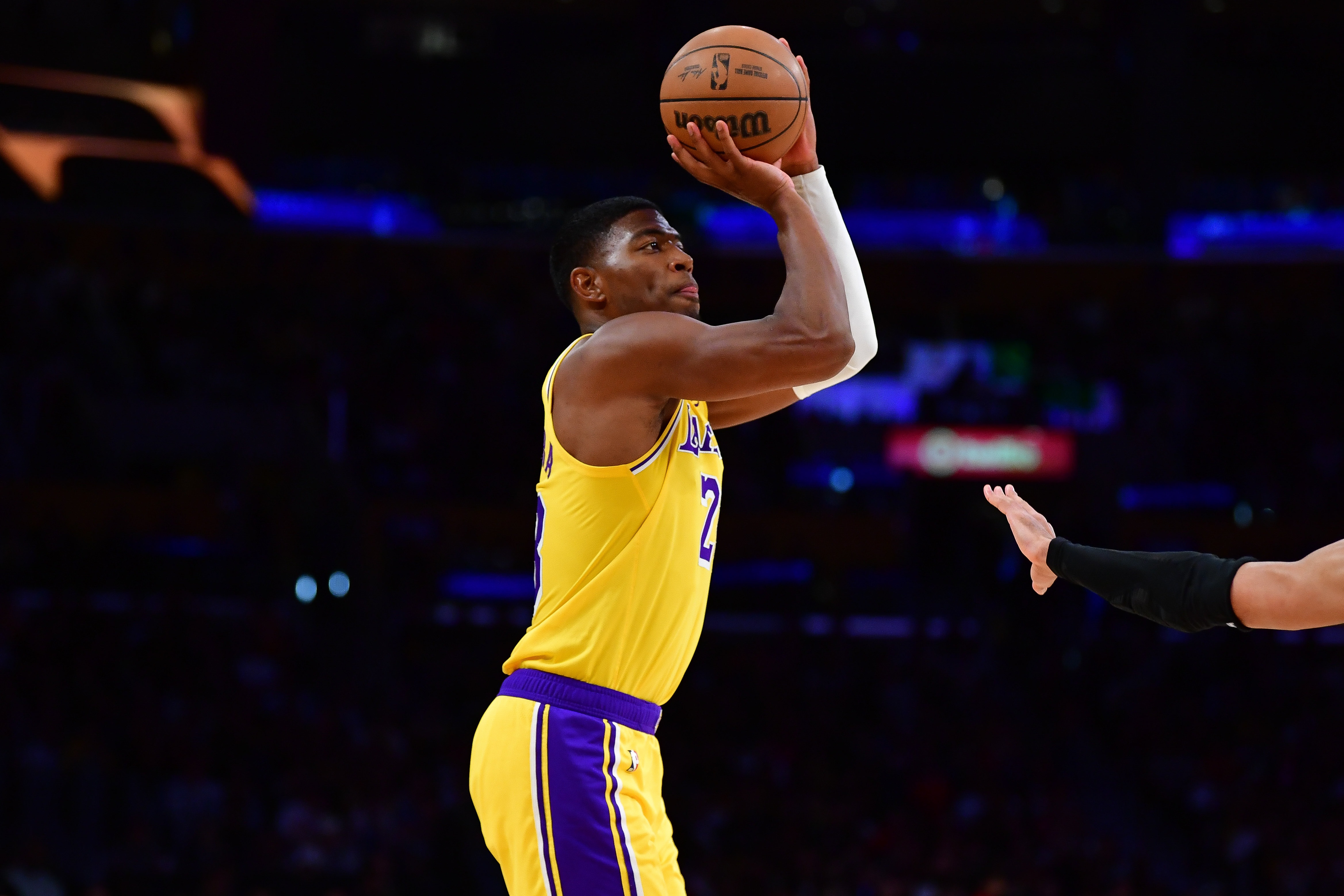 开云-八村塁：我们上次交手被骑士打爆了 今天成功限制了米切尔和哈登