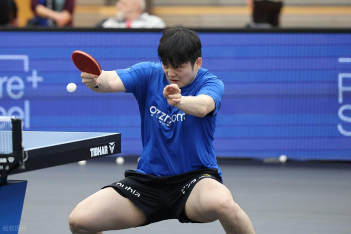 开云-《全民学乒乓横拍篇》第13.1集：反手加转弧圈球的技术特点|樊振东|拉加|拉球|下旋球|爱好者_新浪体育_新浪新闻