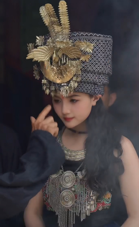 开云app-麻阳龙舟队训练备战龙超，出征时会抬龙舟到河边，曾因手推肩扛50公里硬核护送火出圈|潇湘晨报·晨视频|龙舟比赛|湖南省|怀化市|活动_新浪体育_新浪新闻